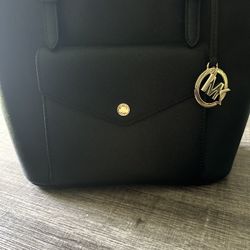 New Michael Kors Purse(Make An Offer)