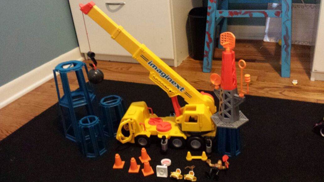 COLLECTIBLE Fisher Price - Imaginext - Construction Crane and Tower - Extends to a Full 2 Feet!