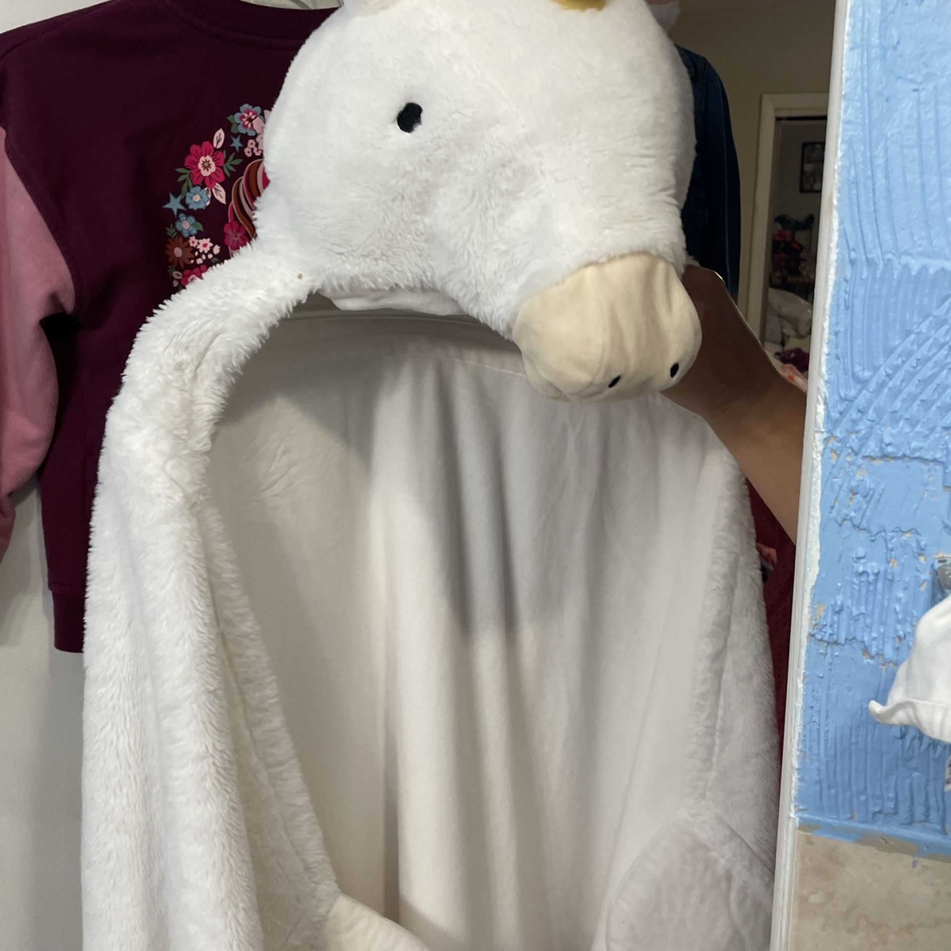 Unicorn Put on Blanket 