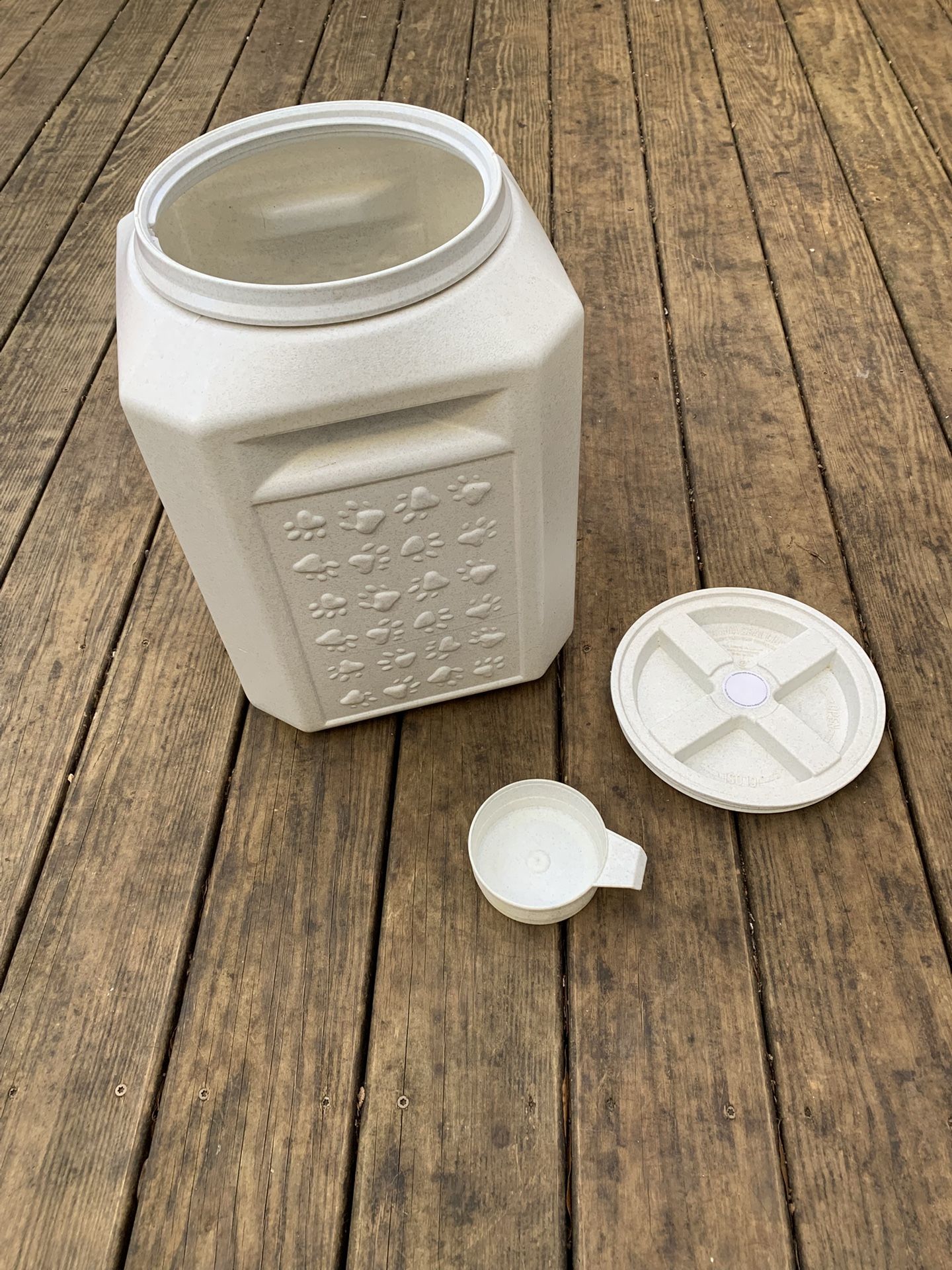 Pet Food Vault