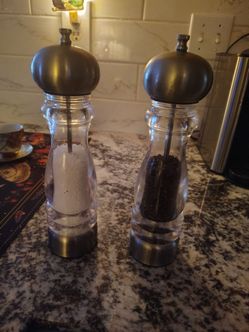Salt and Pepper Mill Grinder Set