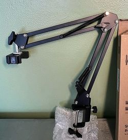 ADJUSTABLE PHONE MOUNT