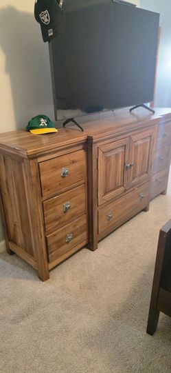 8 Drawer Dresser-Chestnut Wooden Gloss Finish_*OPEN TO DELIVERY SEE DESCRIPTION*
