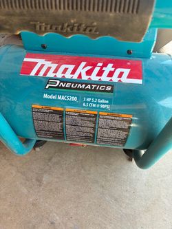 MAKITA MODEL MAC5200 air compressor WITH ACCESSORIES LIKE NEW CONDITION