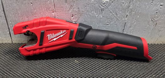 Milwaukee
 Copper Tubing Cutter