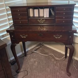 Thomasville Queen Anne Cherry flip top writing desk