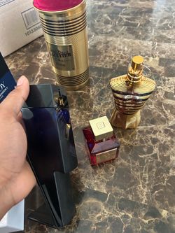 Perfumes of different logos