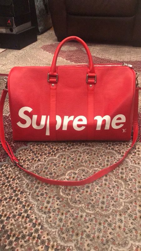 Authentic Louis Vuitton X Supreme Keepall Bandouliere Never Worn for Sale  in Dallas, TX - OfferUp