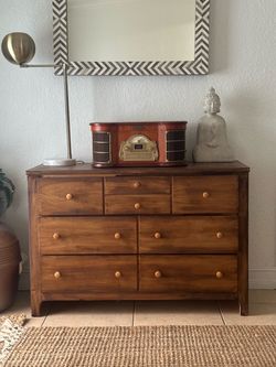 Chest of drawers