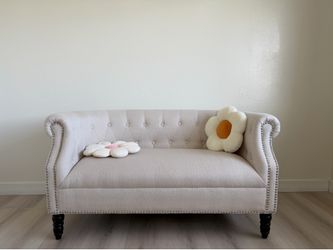 Almost new Love Sofa