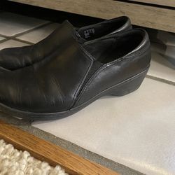 Clarks slip resistant shoes womens online