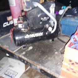 HUSKY  4GAL 135PSI 1 HP COMPRESSOR 
