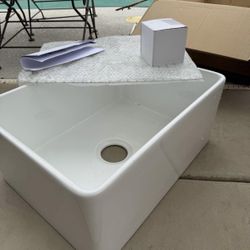 Brand New Kitchen Sink / 24”x18”x10”  Farmhouse Apron Front Sink With Accessories 