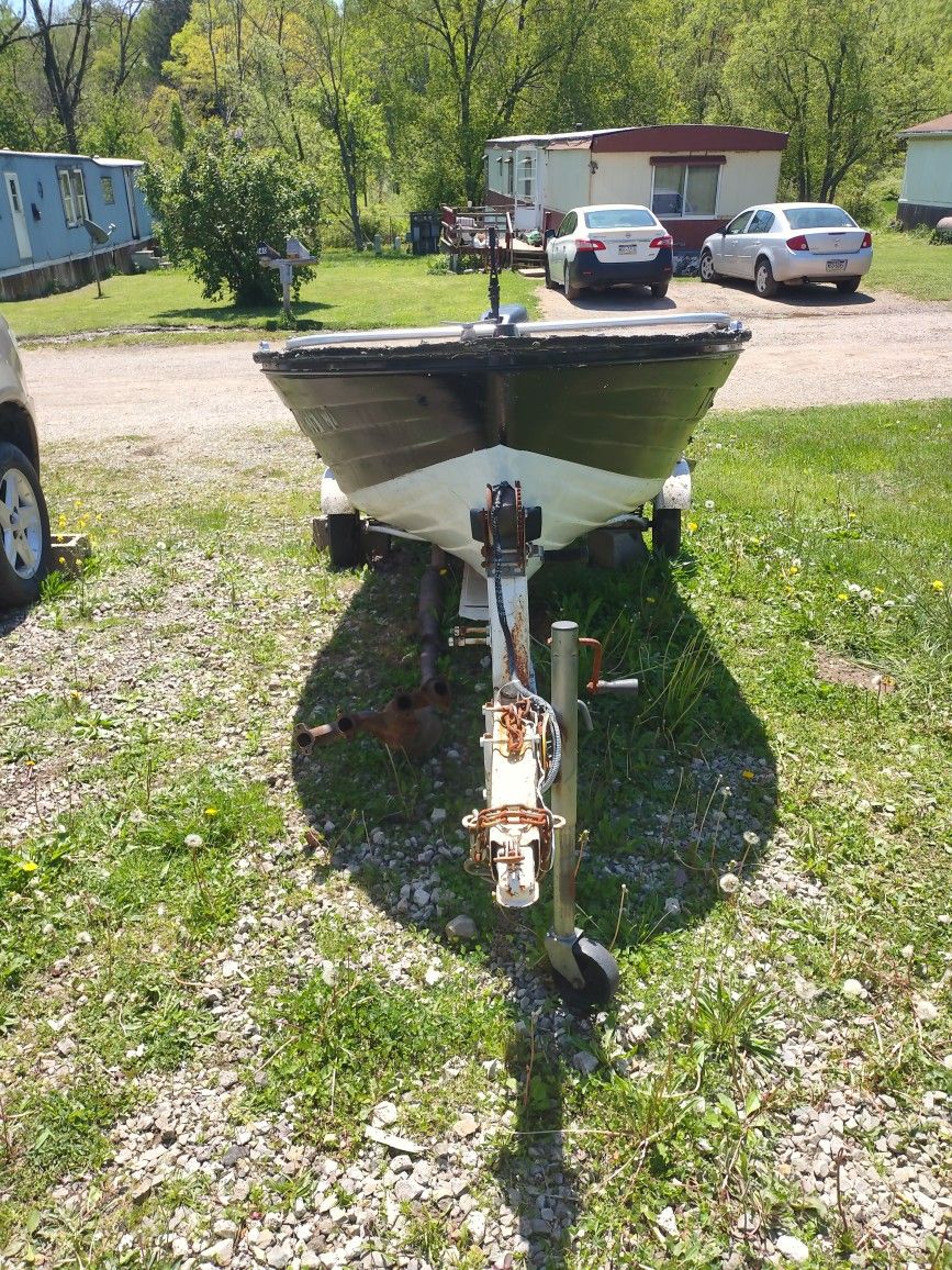 13 Ft Boat And Trailer