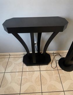 Entry way table