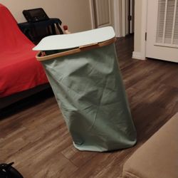 Laundry hamper With Lid 