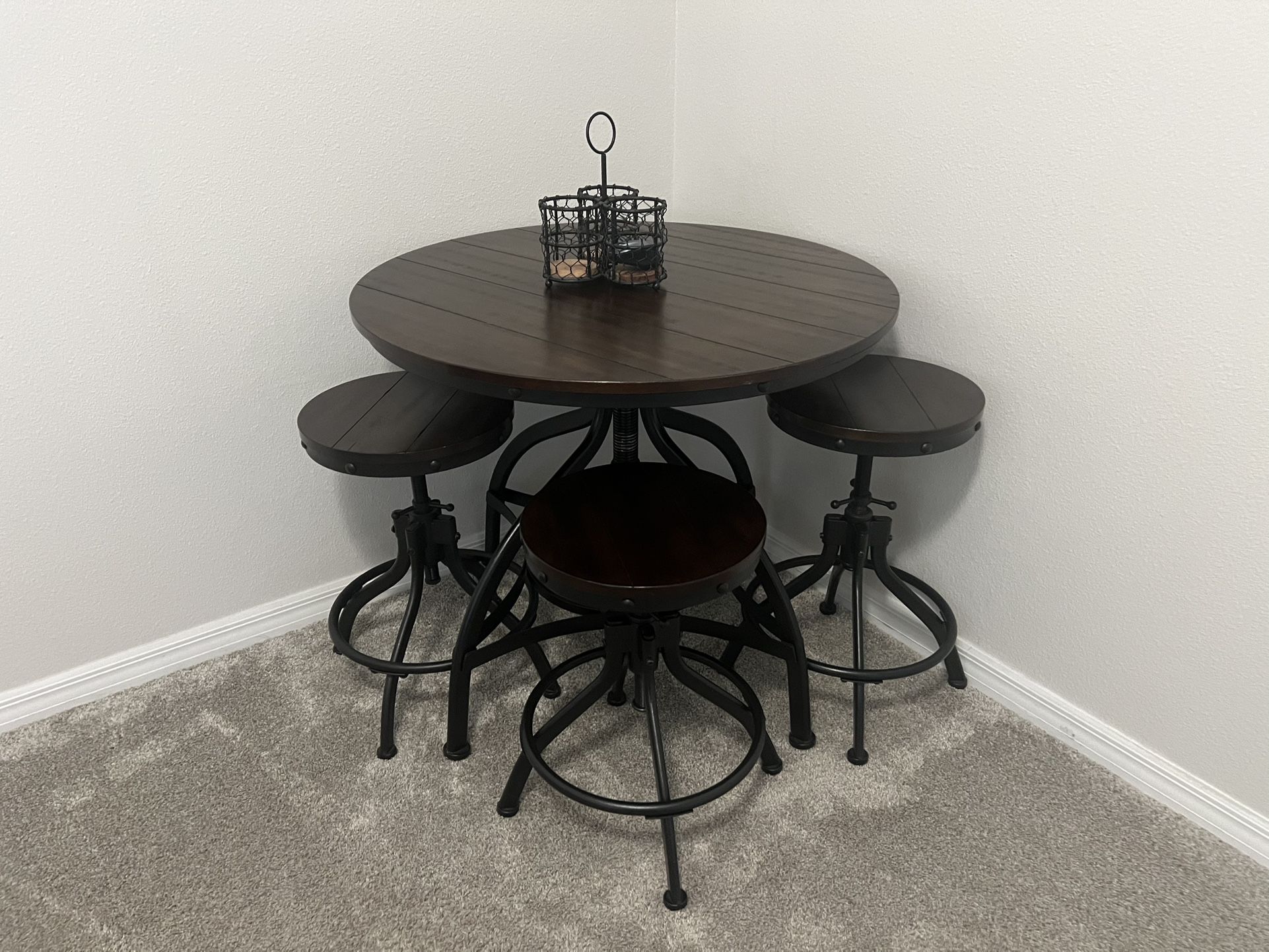 Adjustable Bar Tables and Bar Stools