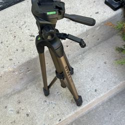 Camera.  TRI Pod like New