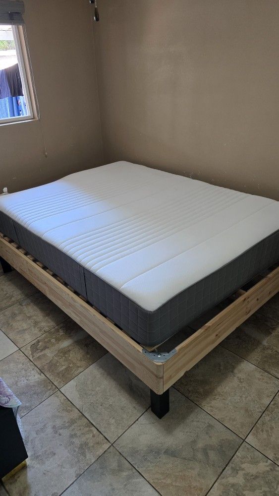 QUEEN BED WITH WOOD FRAME