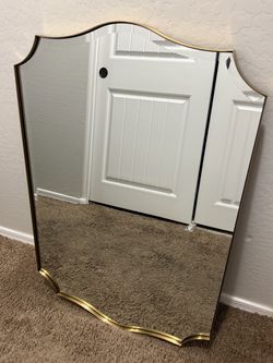 Elegant Mirror (Gold Trim)