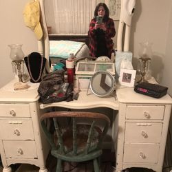 Antique Chubby Chic Painted Make Up Table