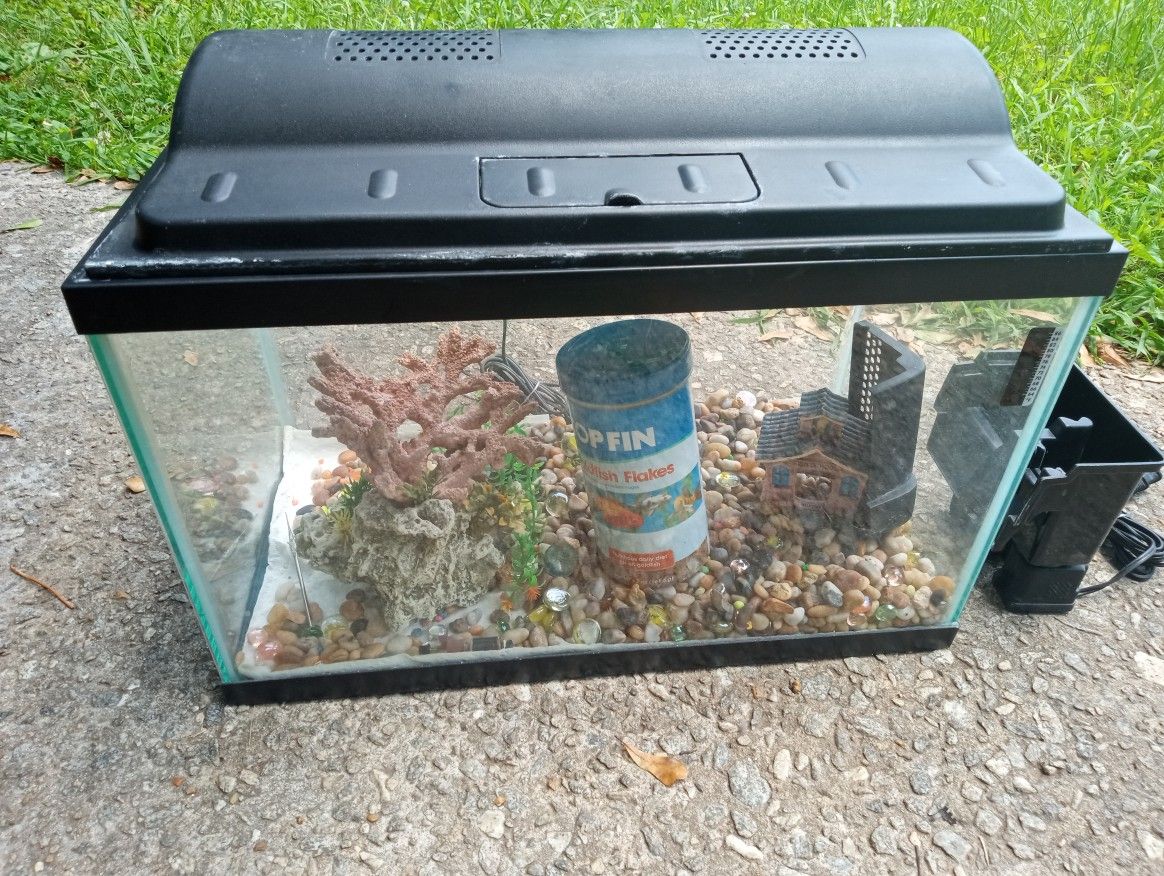 10 Gallon Fish Tank +Extras 20.00