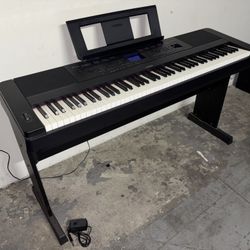Yamaha DGX-660 Portable Grand Piano 88-Key with Stand Black