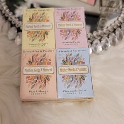 Mothers need a moment gift set perfume 20 ct