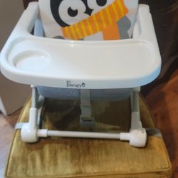 Lil Pengy Booster Seat