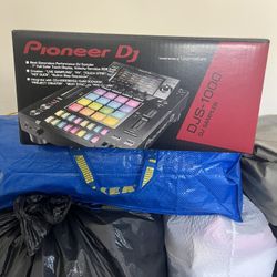Dj equipment 