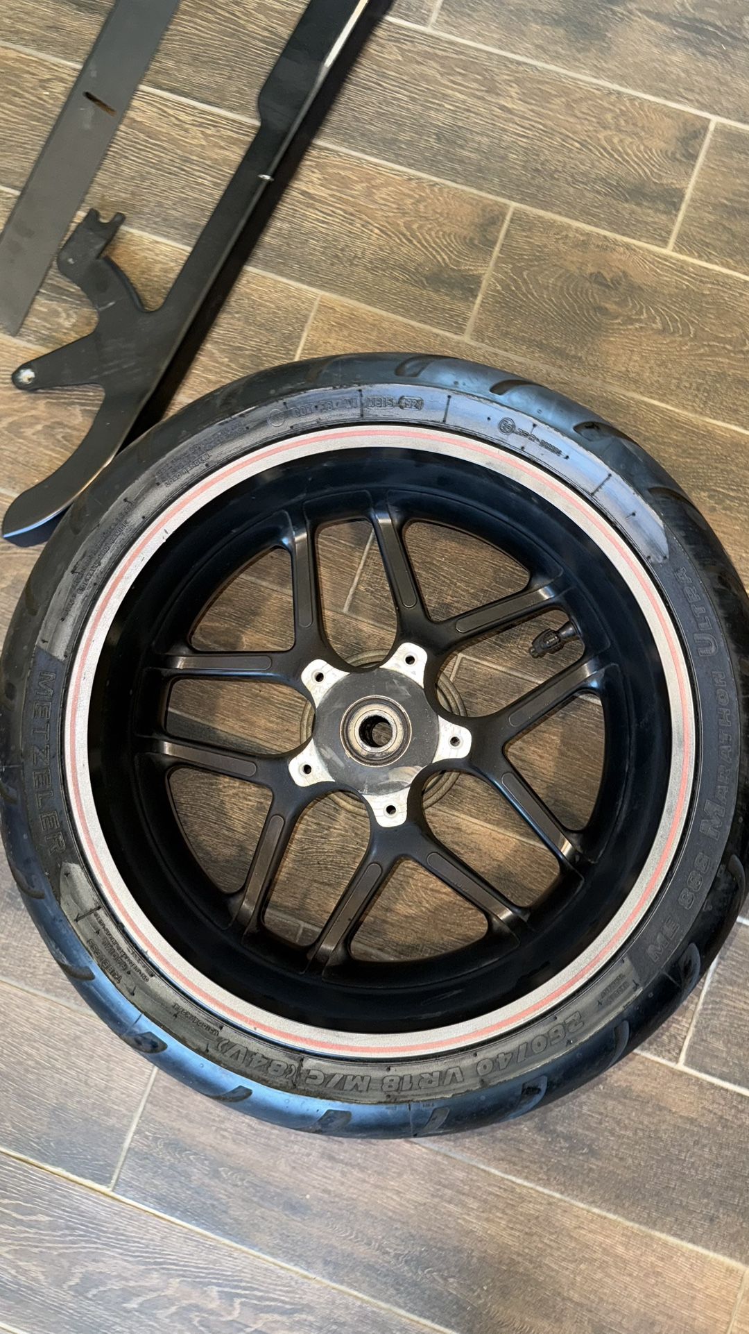 Harley V-Rod Night Rod Special Rear Wheel + Tire (Metzeler ME888 260/40 VR18)