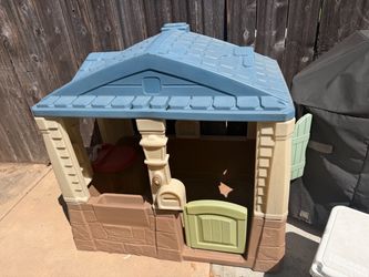 Small Play House and cars