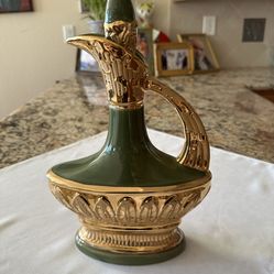 Vintage collector item 1967 James Beam Distilling Decanter Genuine Regal Porcelain Green & Gold