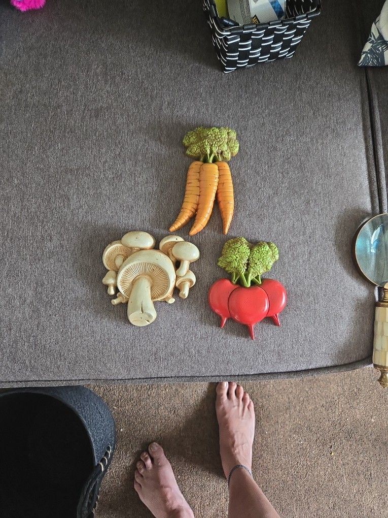 Homco Vegetables Wall Hanging Set of 3 Carrot Radish Mushrooms Kitchen Vtg 1982
