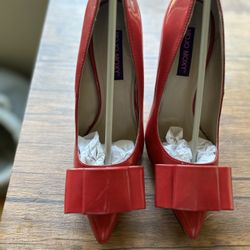 Beautiful New leather pumps