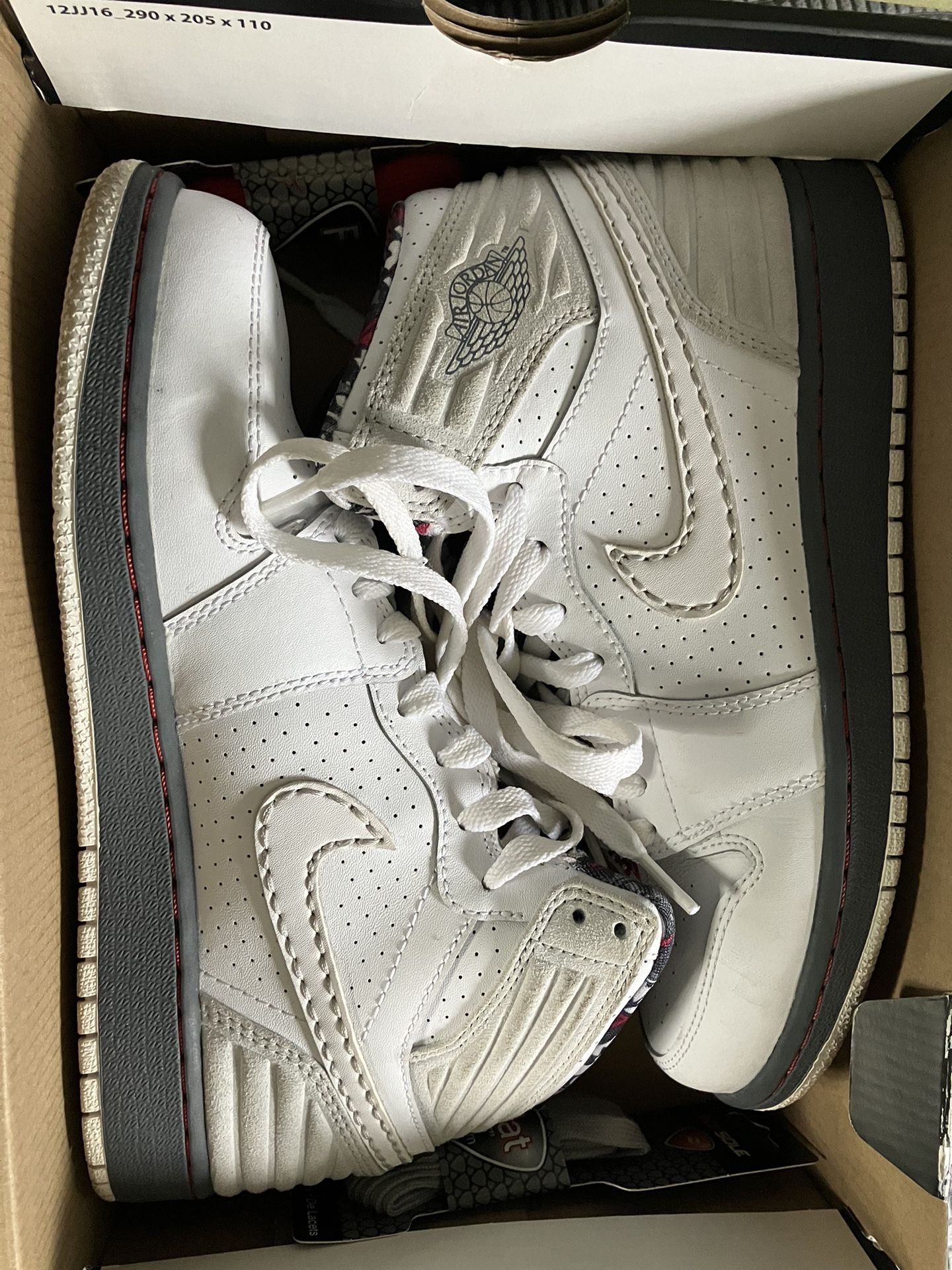 Women's 93 Bugs Bunny Air Jordan Retro's