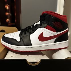 Jordan 1 Mid