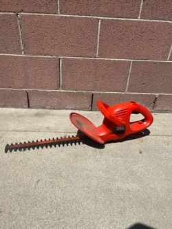 Electric hedge trimmer