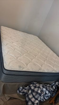 Serta queen mattress /box frame