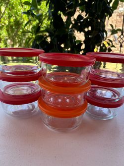 Nine 2 Cup Pyrex Bowls With Lids