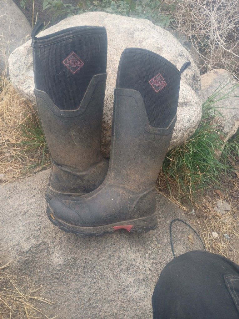 Women's Size 7 Muck Boots