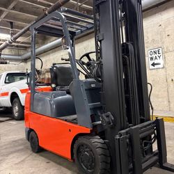 TOYOTA M7 forklift for sale EXCELLENT condition 