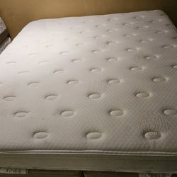 Beautyrest King Mattress And Box Spring 🌙 