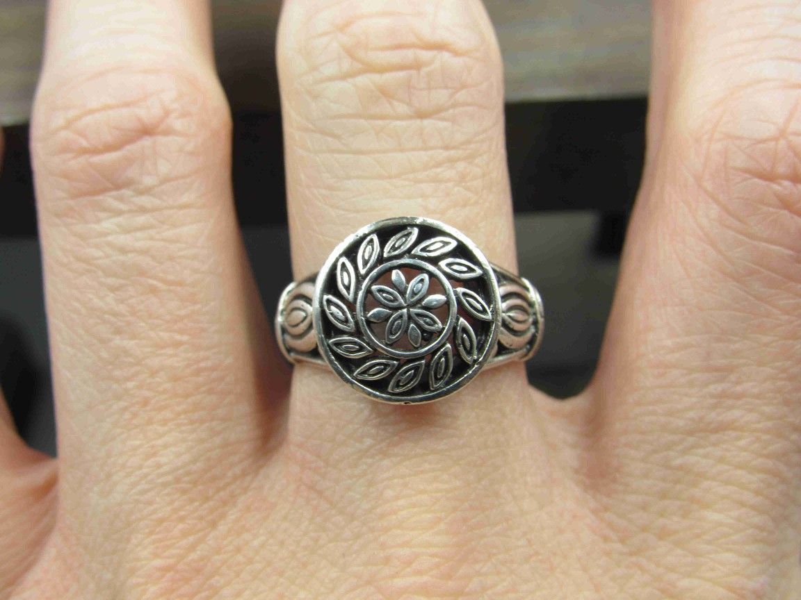 Size 9 Sterling Silver Swirling Design Band Ring Vintage Statement Engagement Wedding Promise Anniversary Bridal Cocktail Friendship