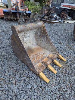 24" Dig Bucket John Deere 50 Excavator