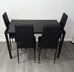 Juego de comedor, mesa con 4 sillas (Nuevo en Su caja)