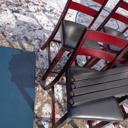 Barstool Chairs And Table