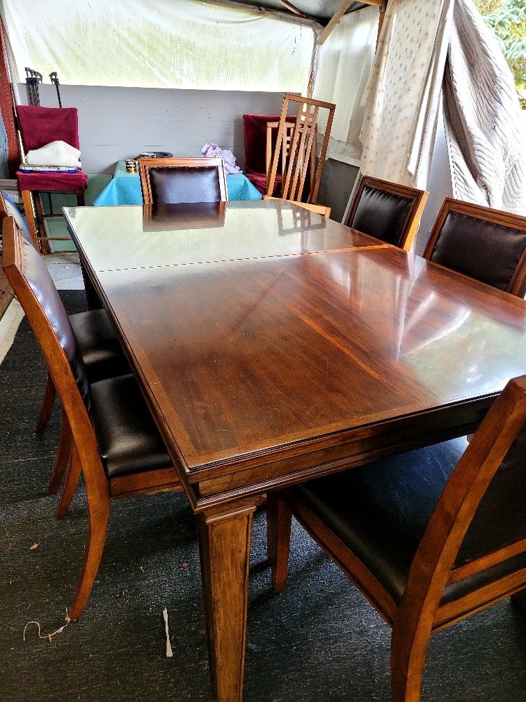Dining Table And 6 Chairs