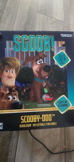 Gemmy 3.5-foot Airblown inflatable features Scooby-Doo sitting next to a lighted jack-o'-lantern