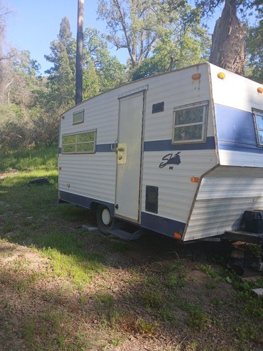 1971 SHASTA Completely REBUILT . Shower .toilet Tank Kitchen Stove Heater 12volt Converter .